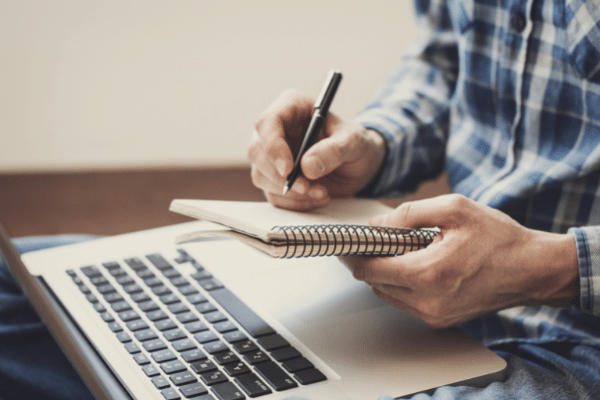 40代におすすめのエンディングノートや40代で作るメリットを紹介 葬儀ラボ